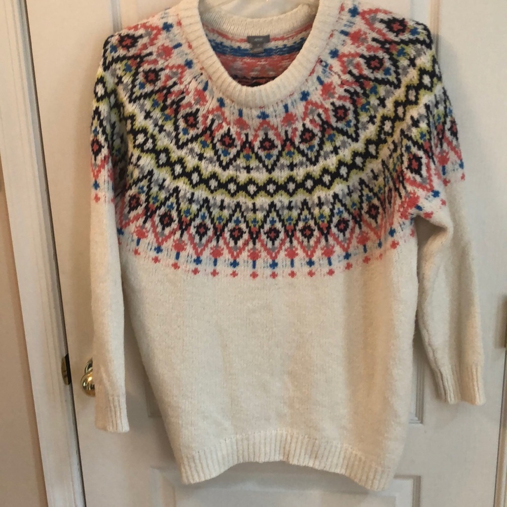Beautiful sweater by aerie. Gently used.